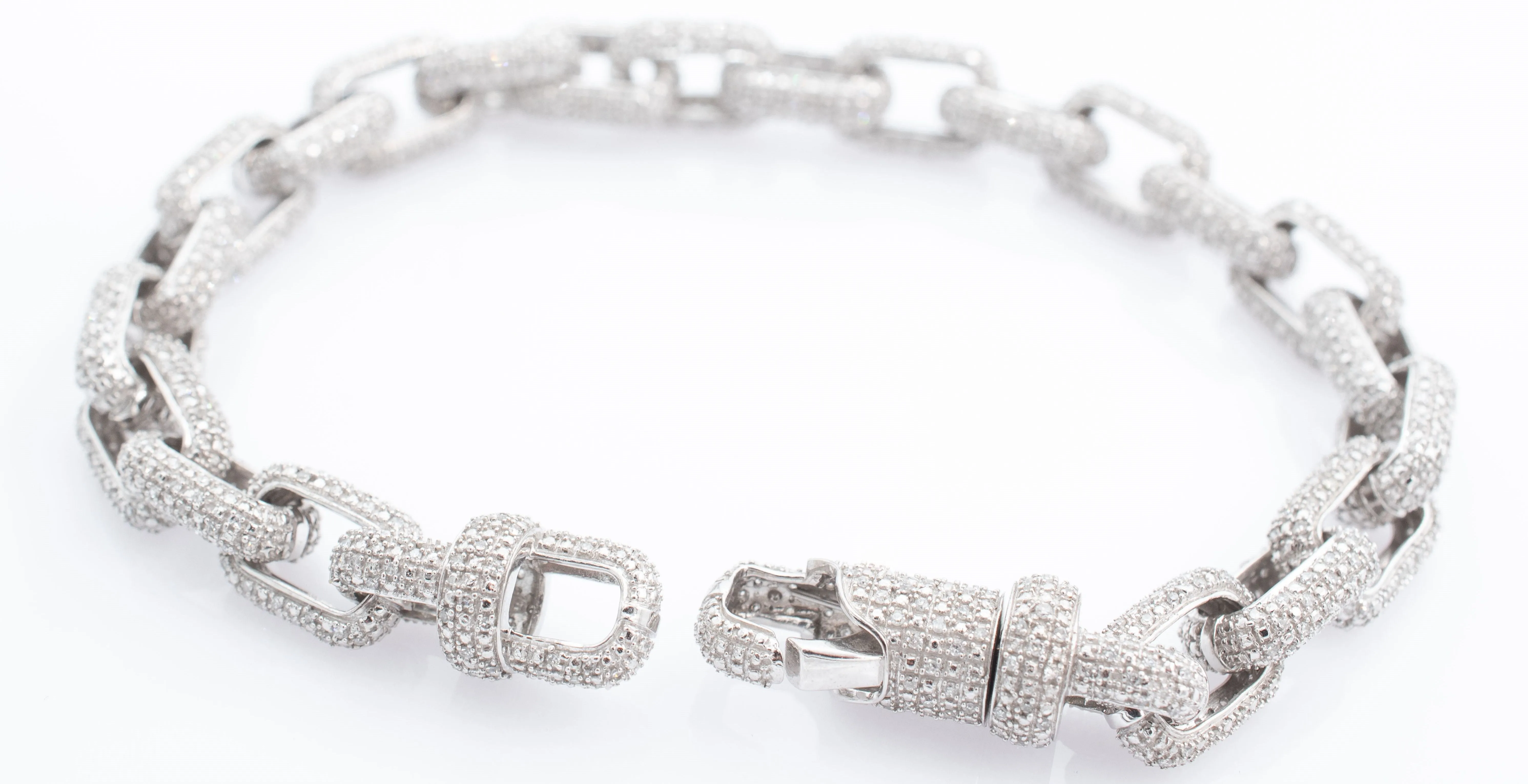 Pave Diamond Link Bracelet. 2.5 ctw
